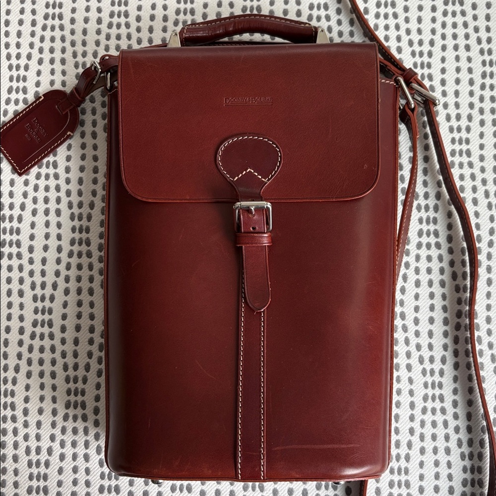 Downey & Bourke leather shoulder strap lined purse carryall wine tote